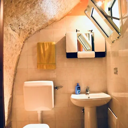 La Casa Nella Roccia *